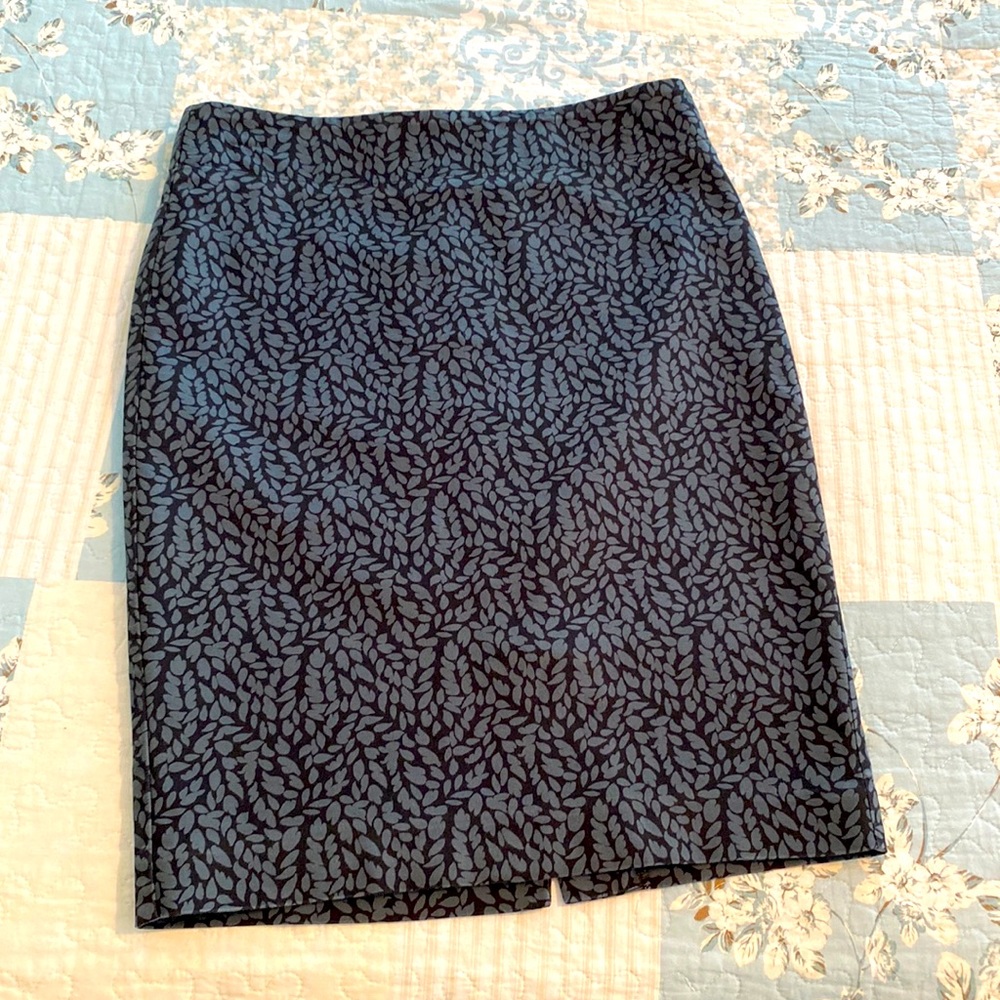 LOFT SKIRT-Cotton Blend Lined Pencil Skirt in Black/Green Print Size 2